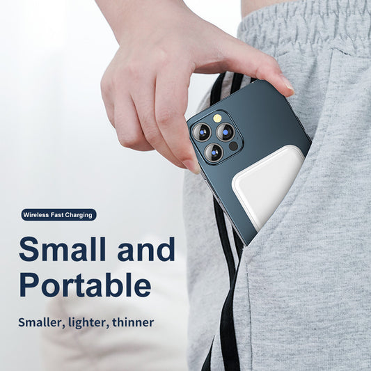 Mini baterie externă magnetică cu încărcare wireless